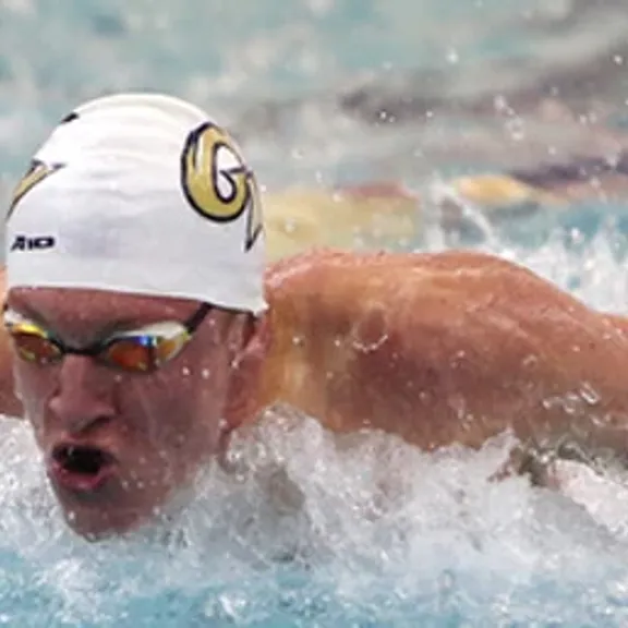 Wolsey Hall Oxford student, Dylan Arzoni, swimming.
