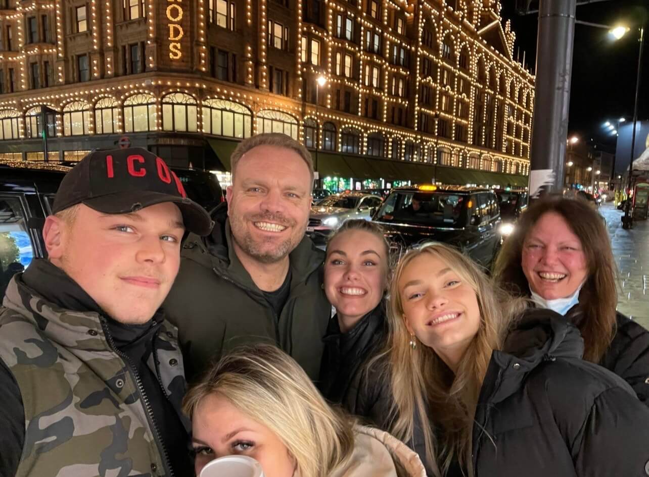 Wolsey Hall Oxford student, Phebe, and her family. 