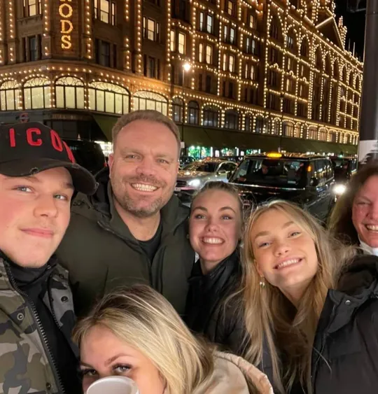 Wolsey Hall Oxford student, Phebe, and her family.