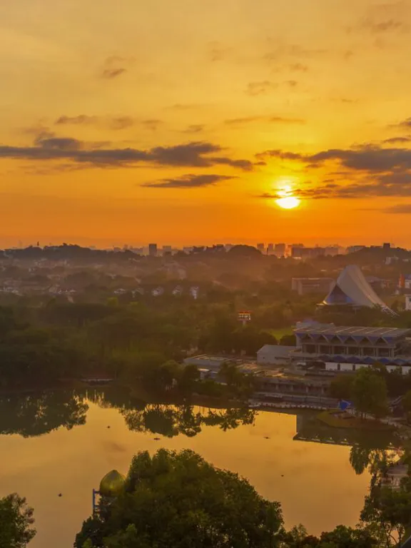 Panoramic sunrise view of Shah Alam, Selangor, featuring the prominent Sultan Salahuddin Abdul Aziz Mosque, a lake, and the city skyline, illustrating the environment for homeschooling families in the region