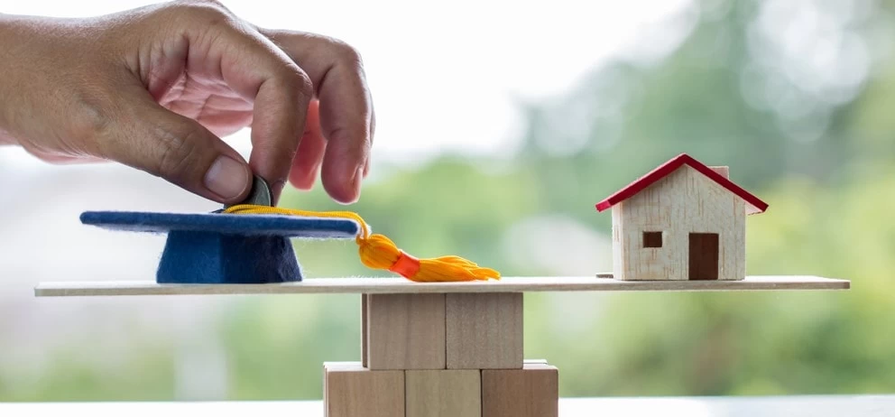 Weighing scales on the benefits of home education. 