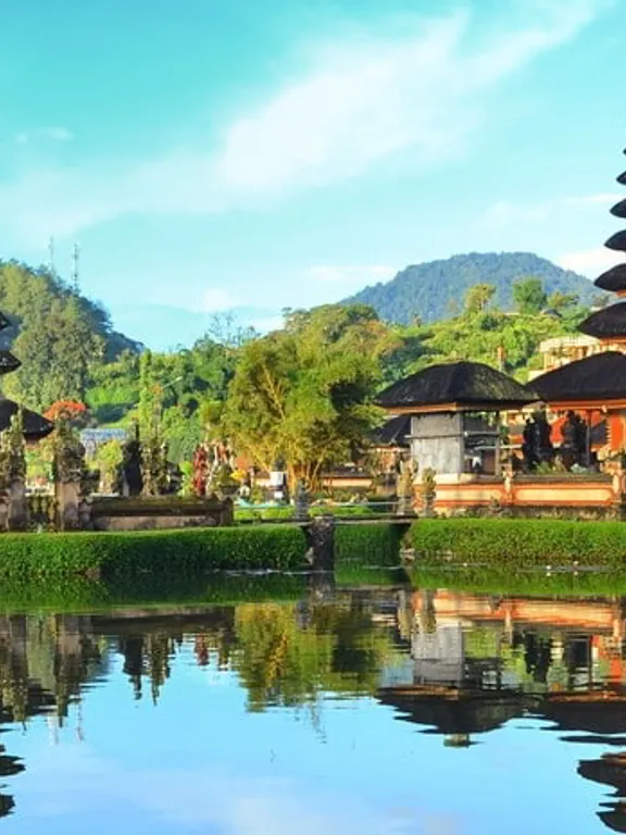 A landscape view of an Indonesian temple.