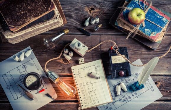 A variety of science equipment that can be used in physics experiments. 