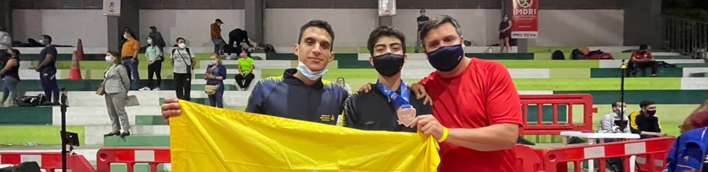 Wolsey Hall Oxford student, Pedro, with his coaches. 