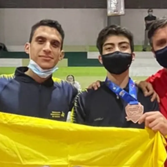 Wolsey Hall Oxford student, Pedro, with his coaches.